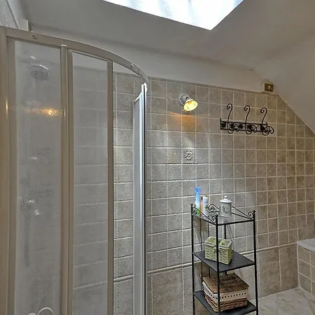 Sleeps 10 Pool Wifi Fabro