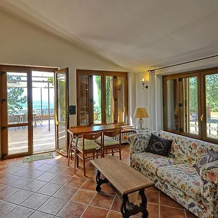 Sleeps 10 Pool Wifi Fabro